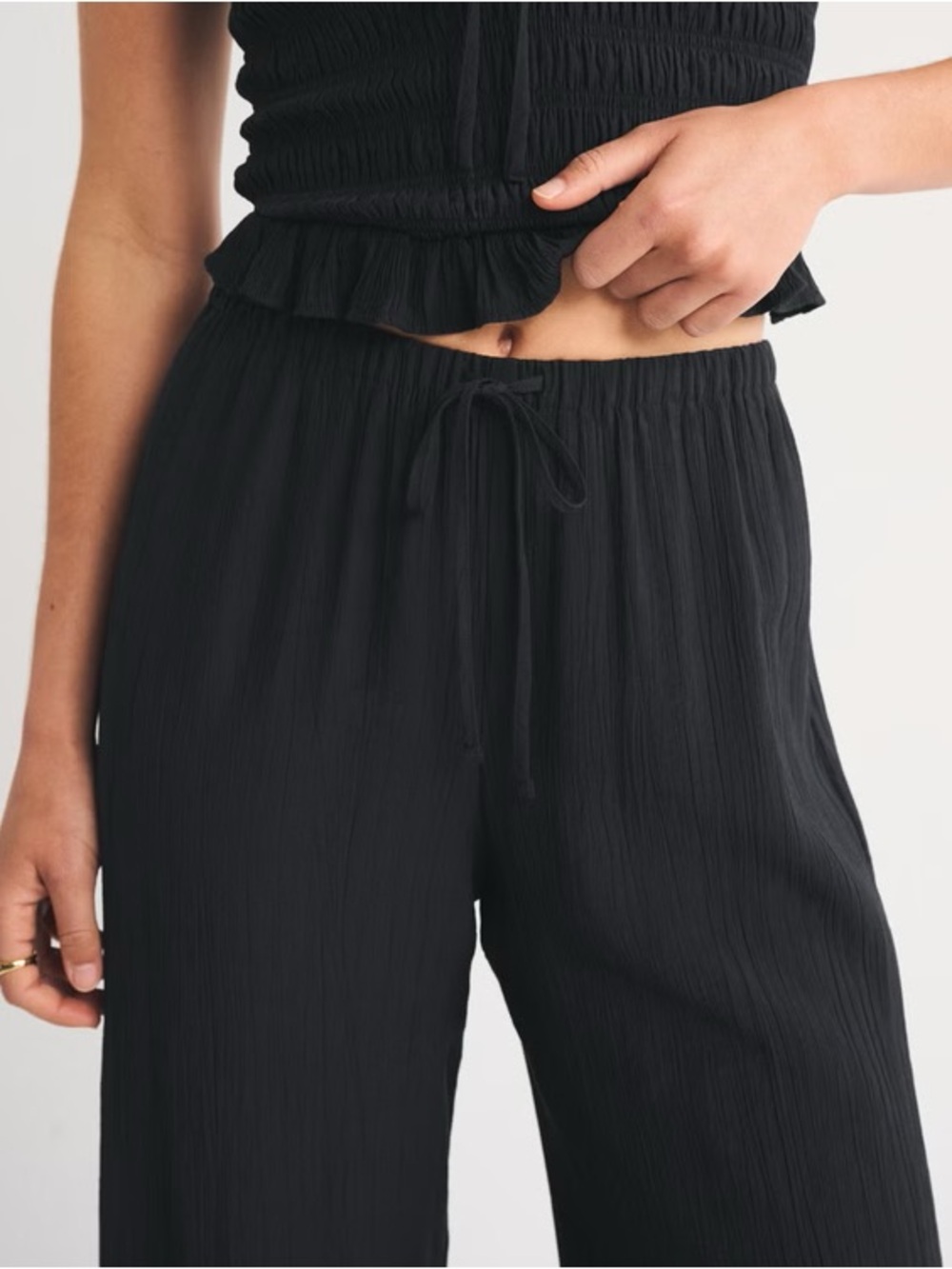 Abercrombie & Fitch Crinkle Textured Pull On Pant - Picture 3 of 7